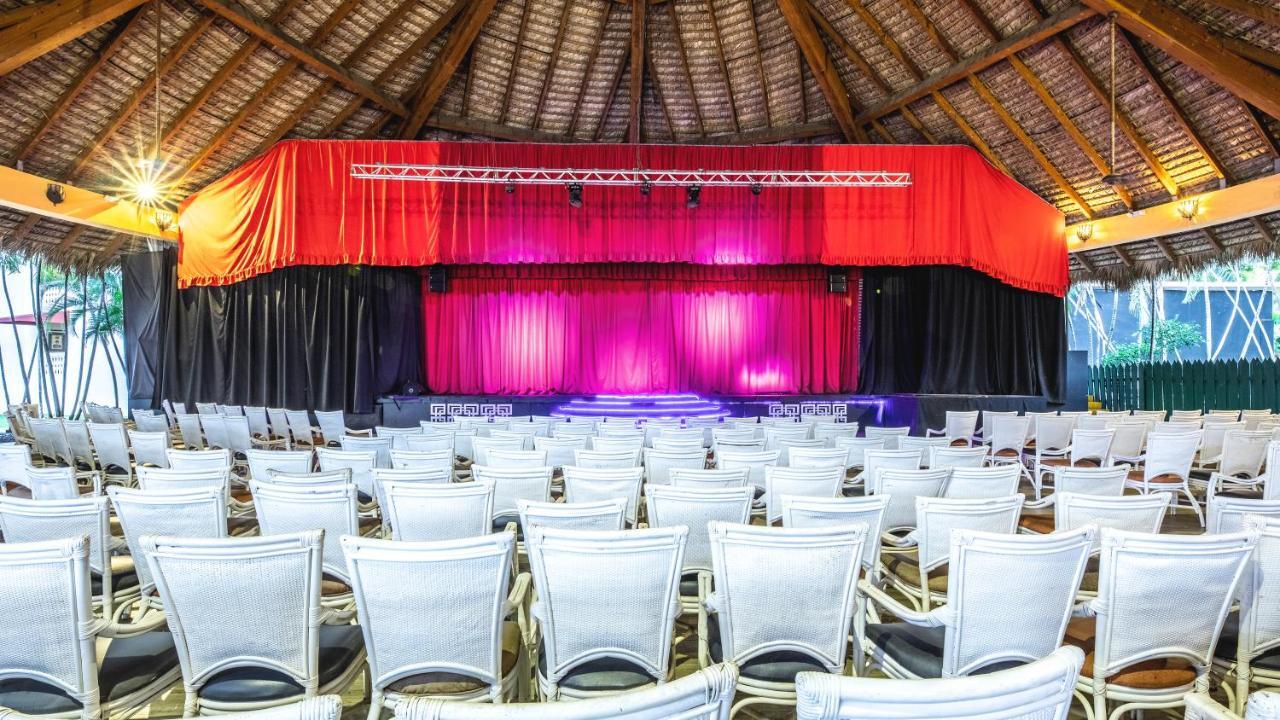 บี ลีฟ คอลเลคชั่น มาเรียน - ออล อินคลูซีฟ Hotel Puerto Plata ภายนอก รูปภาพ The stage of the theater